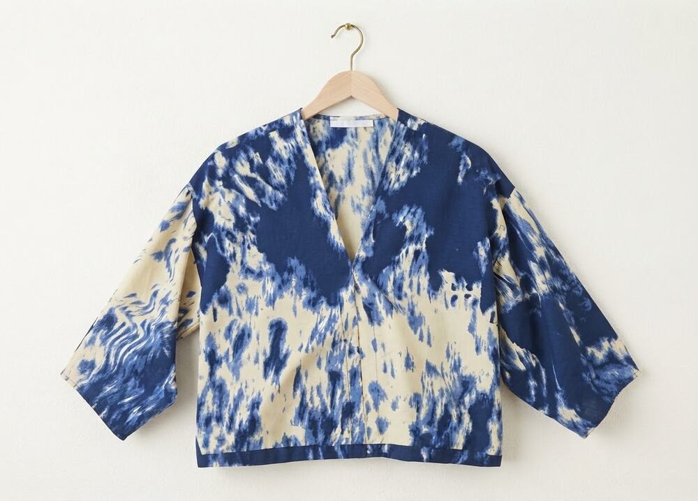 Ramona LaRue by Arianna Blue & Cream V Neck Ladies Blouse Size Medium